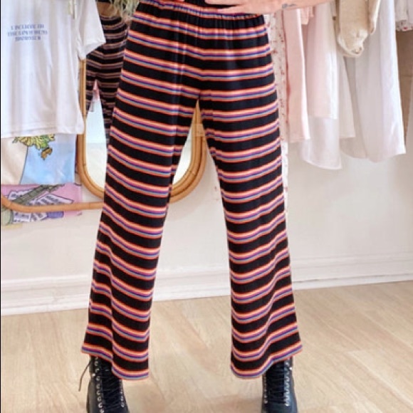 3 piece combo Pants, Shorts, Crop Top - Picture 6 of 13